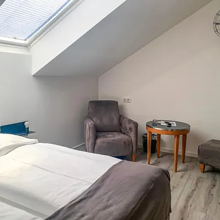 PRIMA Inn Unterkunft direkt über der Bar am Minimax-2